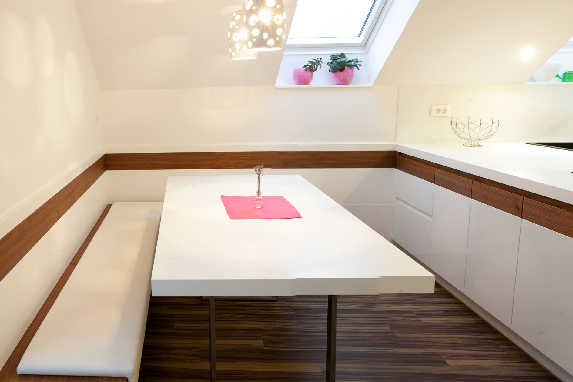 jedilnica po meri oblazinjena klop