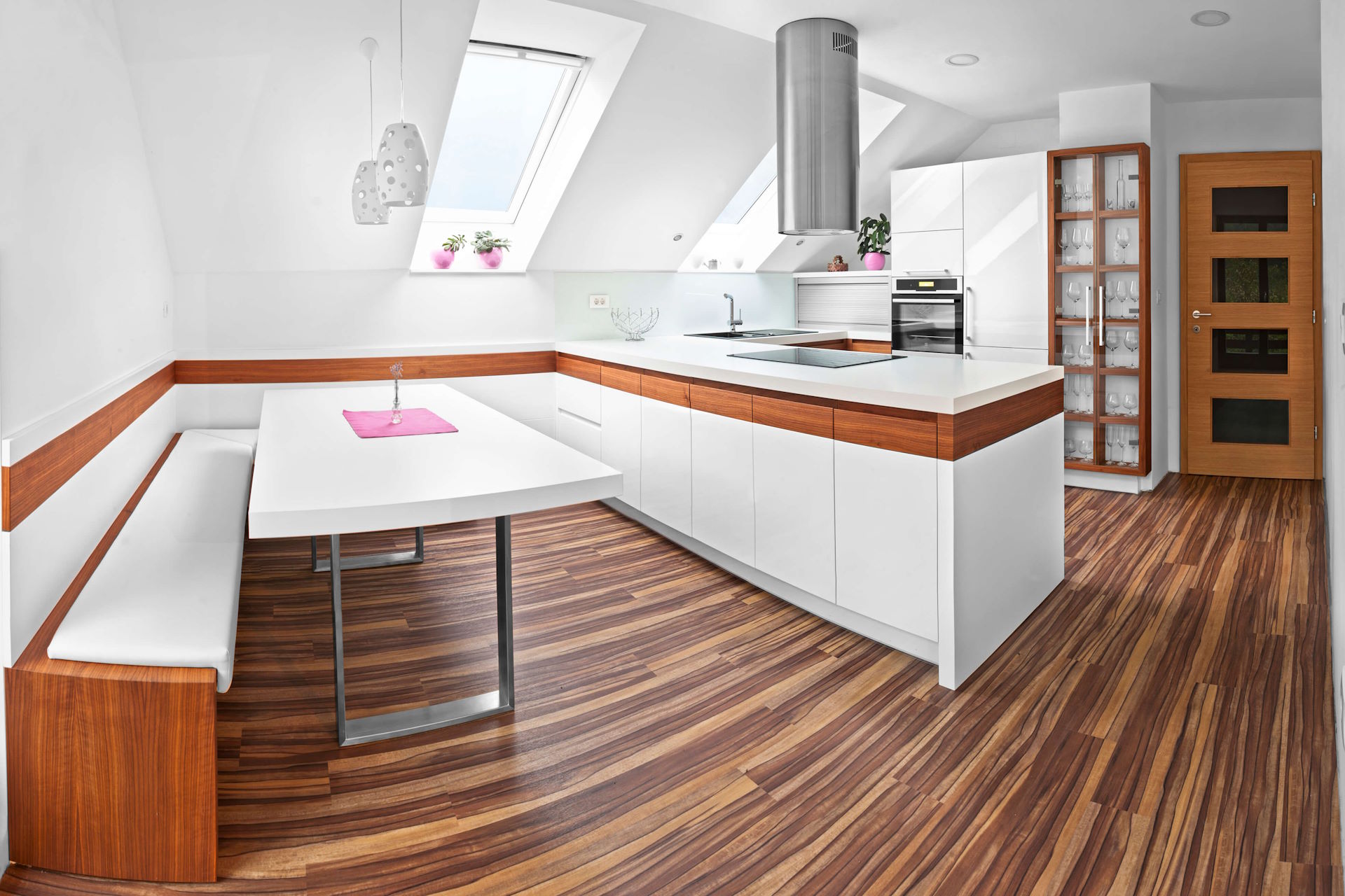 Kuhinja in jedilnica po meri v mansardi